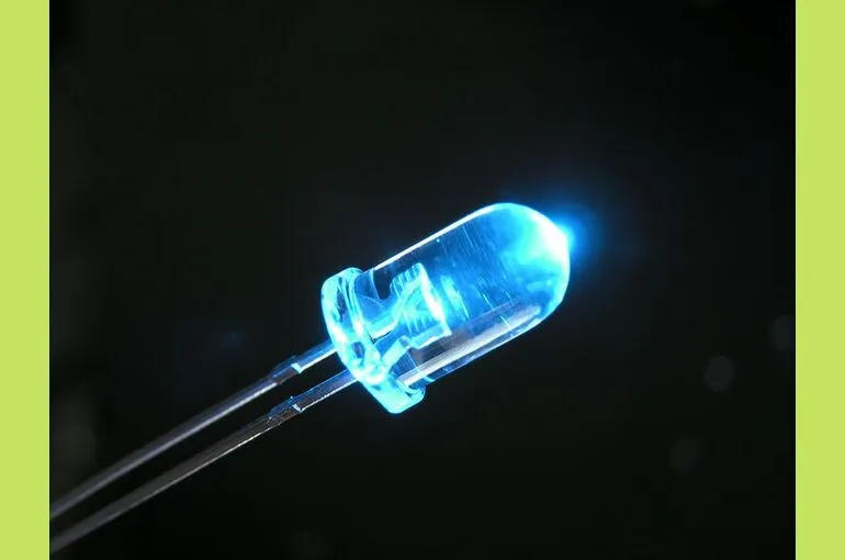 LED電球が発光する仕組みは？